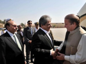 1054827-pmnawazbeingreceivedbySindhGovernorDrIshratulEbadandChiefMinisterQaimAliShahinKarachiPID-1456475412-222-640x480